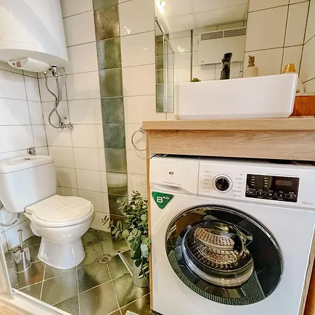 Apartmán Happy 2-bedroom Near Lift With Free Parking