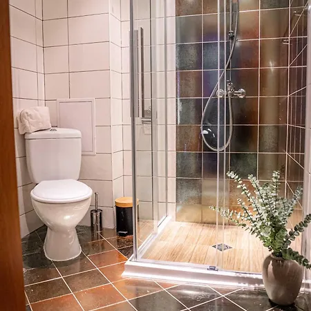 Happy 2-bedroom Near Lift With Free Parking Apartamento *
