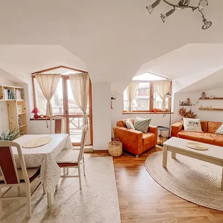 Happy 2-bedroom Near Lift With Free Parking Apartamento *